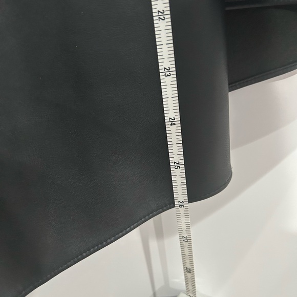 Alice + Olivia Leather Asymmetrical Black Skirt Size 4 S - Picture 3 of 6